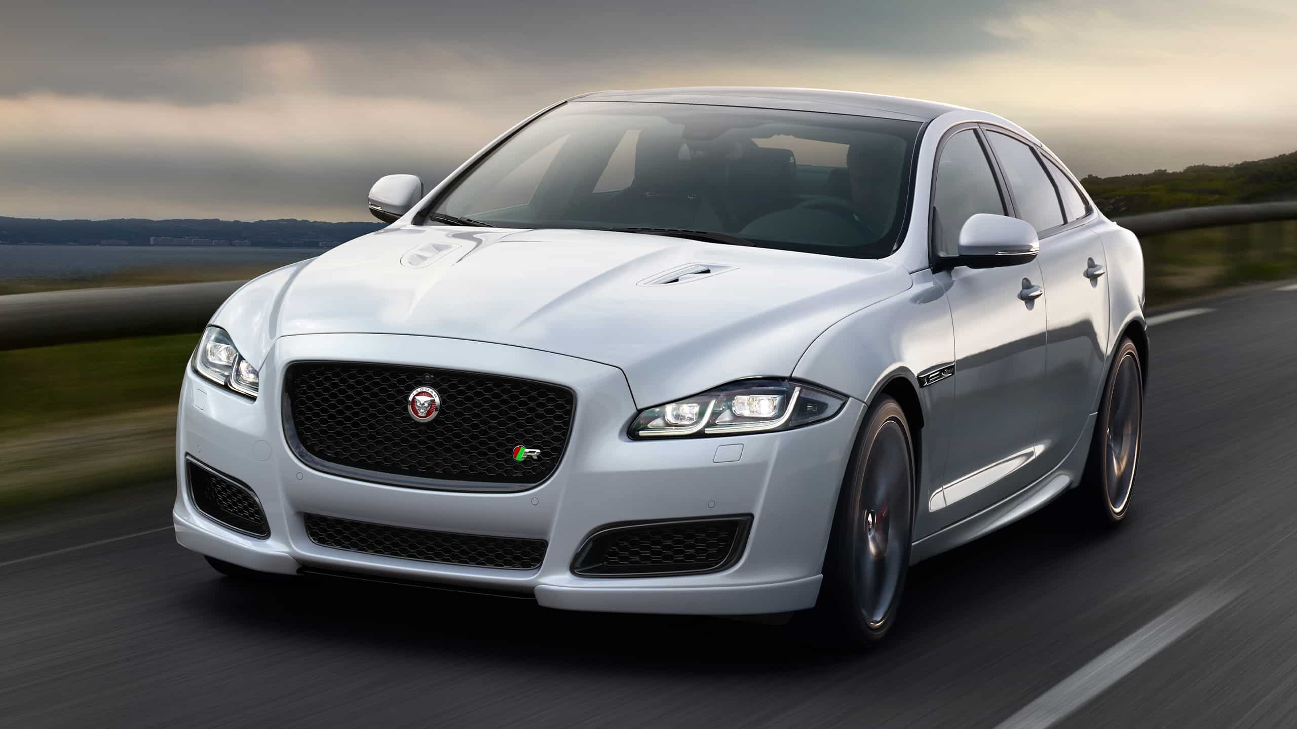 Jaguar XJ Moving on Hill Road